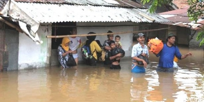  Hujan Deras di Bogor Sebabkan Kampung Pulo Terkena Banjir