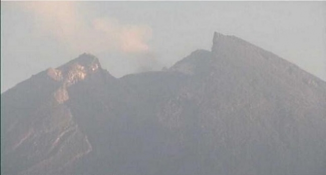  Gunung Berapi Kembali Semburkan Debu Vulkanik Hingga Radius 5 km