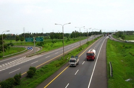  PT MMS Hijaukan Jalan Tol Tanggerang-Merak