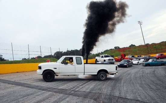  Mobil Rolling Coal Sengaja Dibuat Untuk Menghasilkan Polusi