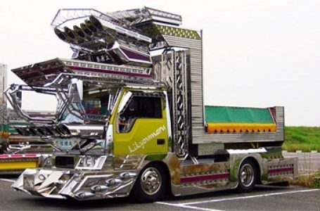 Dekotora (Decoration Truck) Gelar Acara Amal Untuk Korban Tsunami Fukushima