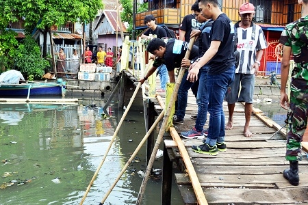  #BersihKanal, Aksi Nyata EH Makassar Merayakan Hari Air Sedunia 2015