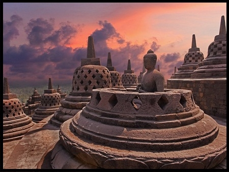  Hindari Bahaya Bahan Kimia, Kini Candi Borobudur Dibersihkan Secara Manual