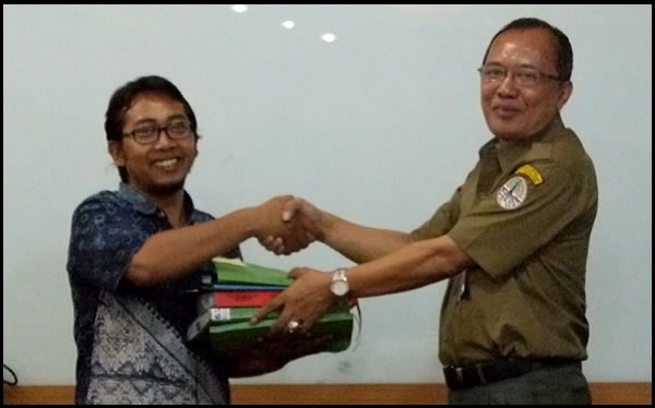  KLHK Jamin Transparansi Melalui Penyerahan Dokumen Penting ke FWI